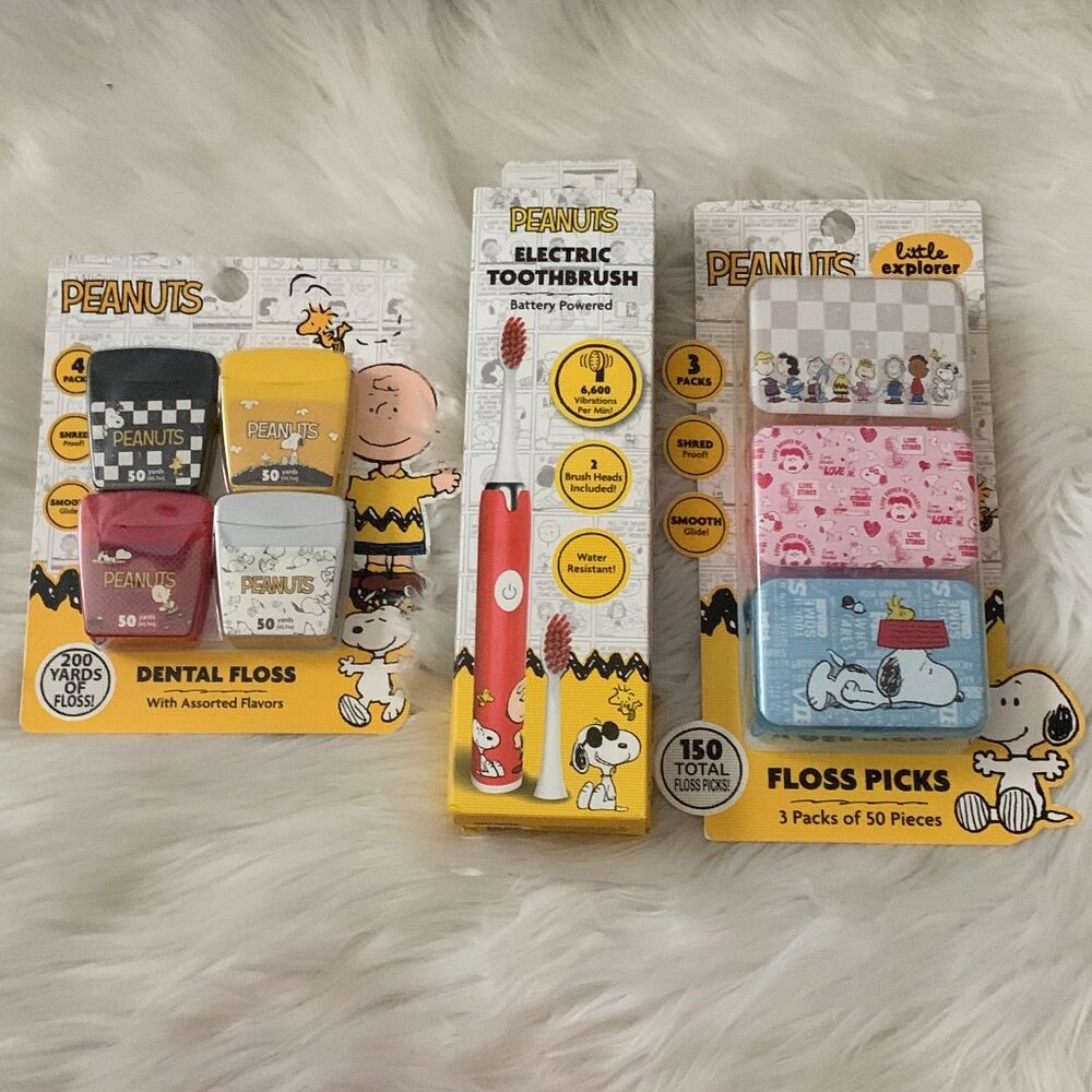 PEANUTS Electric Toothbrush, Dental Floss & Picks SET